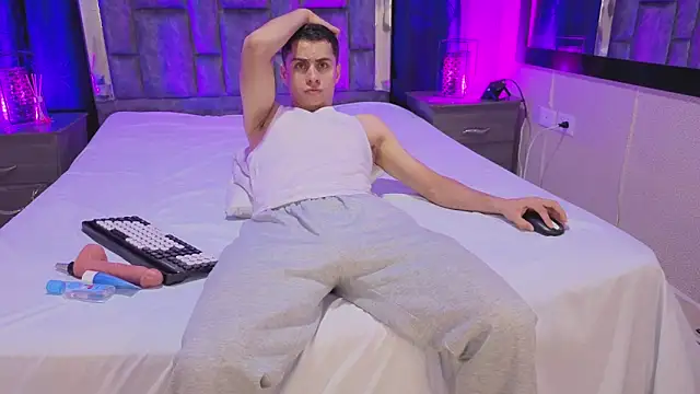 LeoMonnroe online show from 3, 2, 2026