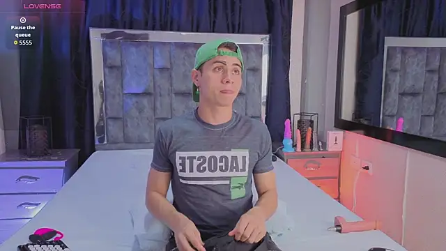 LeoMonnroe online show from 10, 4, 2026