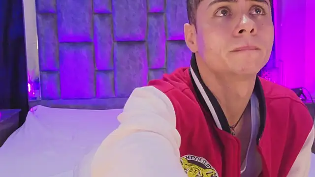 LeoMonnroe online show from 2, 2, 2026