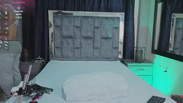 LeoMonnroe online show from 15, 4, 2026