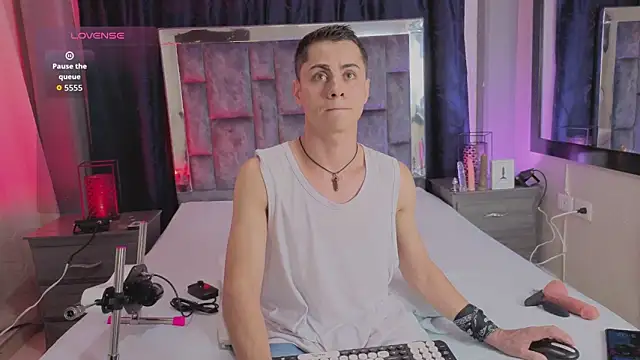 LeoMonnroe online show from 10, 3, 2026