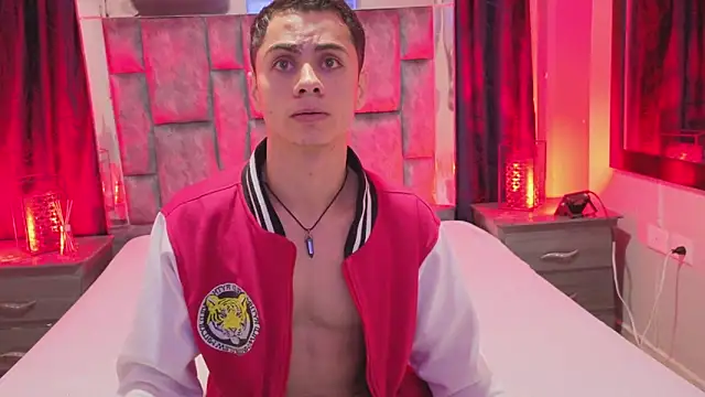 LeoMonnroe online show from 8, 2, 2026