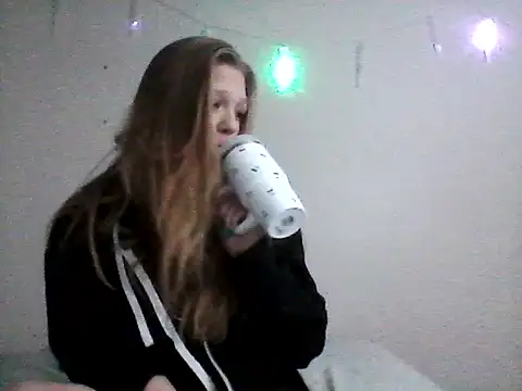 tinytiff33 online show from 10, 1, 2026