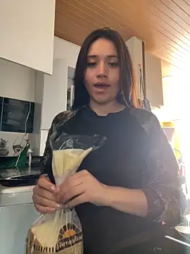 Veronica Wins  online show from 3, 5, 2026