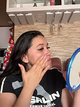 Veronica Wins  online show from 23, 4, 2026