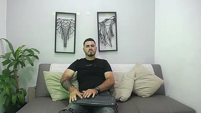 Aronhilton online show from 13, 1, 2026