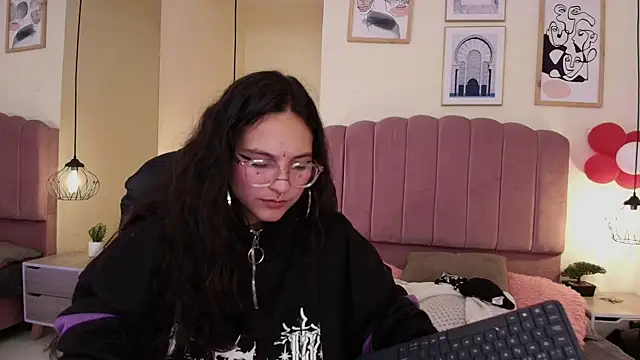 Hanabie  online show from 12, 4, 2026