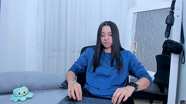 ViictoriiaSaenz online show from 15, 4, 2026