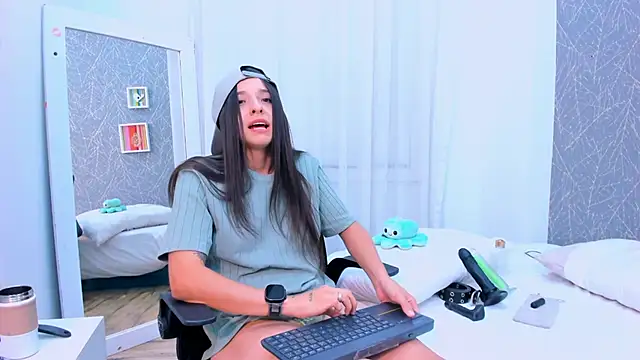 ViictoriiaSaenz online show from 25, 3, 2026