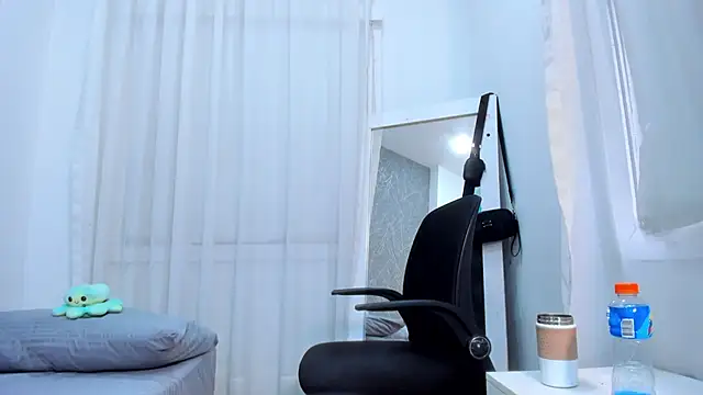 ViictoriiaSaenz online show from 10, 4, 2026