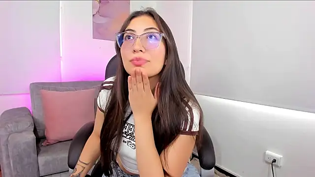 lianaa   online show from 24, 2, 2026