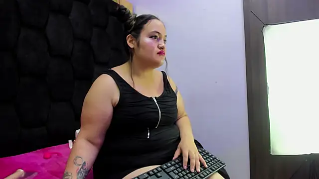 Snapshot of MiaRouss69 chatting on 2, 2, 2026 MiaRouss69 online show from 2, 2, 2026