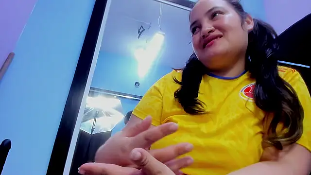 MiaRouss69 online show from 25, 4, 2026