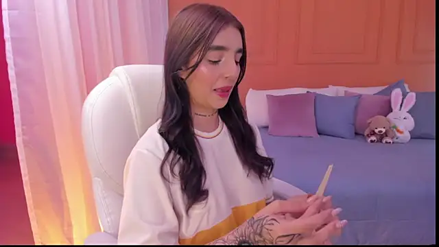 Abriil cutee online show from 7, 7, 2026