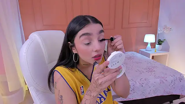 Snapshot of Abriil_cutee chatting on 6, 5, 2026 Abriil cutee online show from 6, 5, 2026