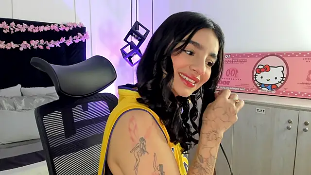 Abriil cutee online show from 5, 4, 2026