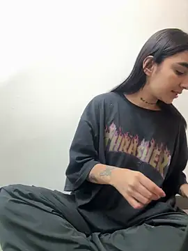 Abriil cutee online show from 10, 4, 2026