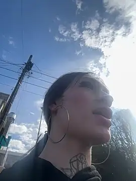 lizz lunna online show from 24, 4, 2026