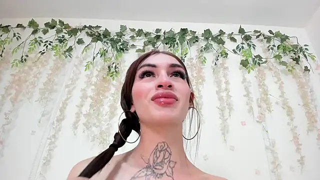 Snapshot of lizz_lunna chatting on 12, 6, 2026 lizz lunna online show from 12, 6, 2026