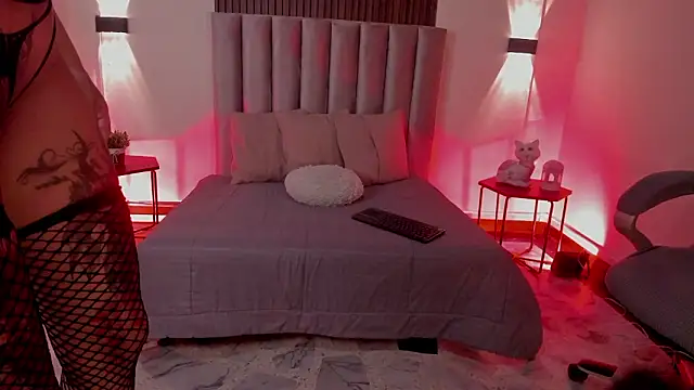 Isis Moon online show from 3, 2, 2026