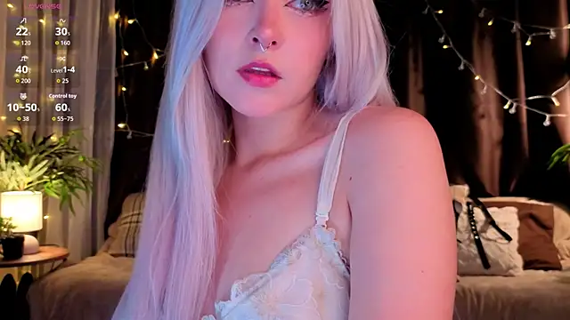 ShyniAlice online show from 10, 7, 2026