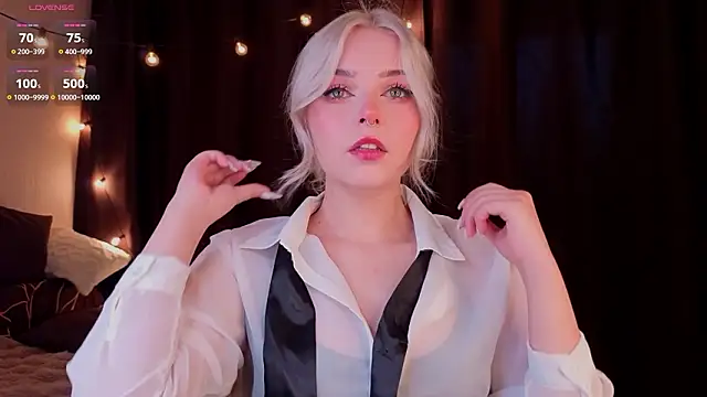 ShyniAlice online show from 3, 2, 2026