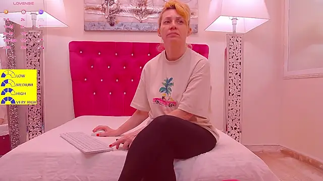 AmandaL1 online show from 13, 6, 2026