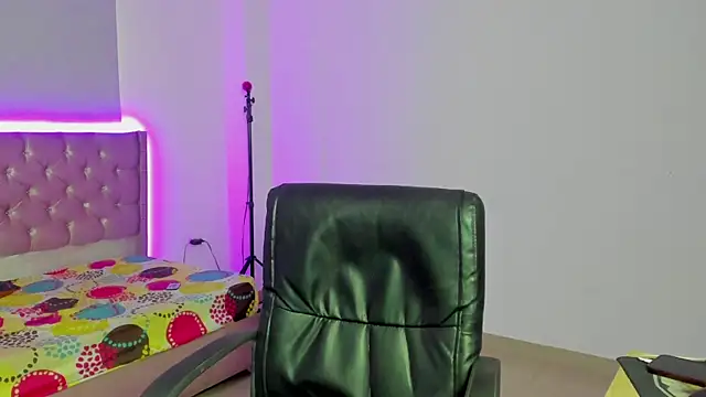 Snapshot of kitty_violet11 chatting on 31, 3, 2026 kitty violet11 online show from 31, 3, 2026