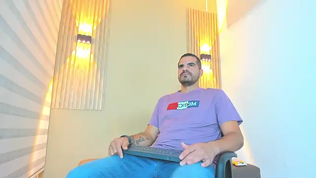 Snapshot of Arthur_howard chatting on 13, 1, 2026 Arthur howard online show from 13, 1, 2026