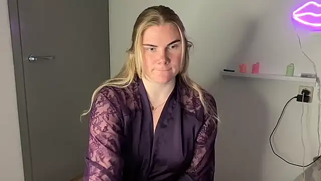 SexyBlondJoanna online show from 13, 3, 2026