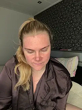 SexyBlondJoanna online show from 9, 3, 2026