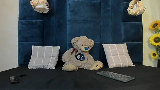 Laura Miller1 online show from 21, 3, 2026