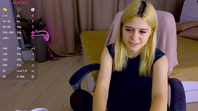 Snapshot of ApheliaStar chatting on 4, 2, 2026 ApheliaStar online show from 4, 2, 2026