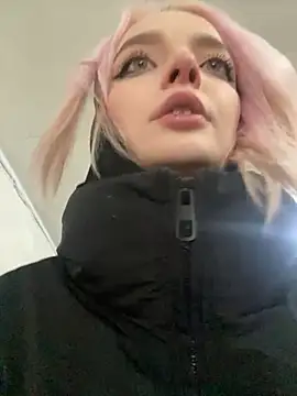 aka Blonde online show from 19, 3, 2026