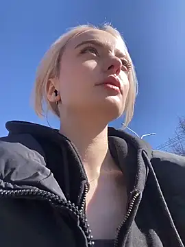 aka Blonde online show from 7, 4, 2026