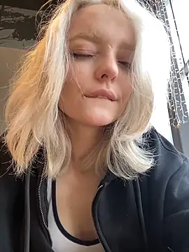 aka Blonde online show from 19, 4, 2026