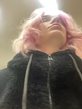 aka Blonde online show from 5, 3, 2026