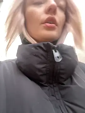 aka Blonde online show from 28, 3, 2026