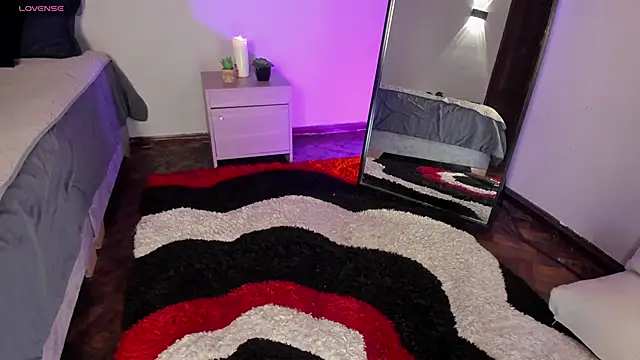 Lara reynolds  online show from 10, 4, 2026