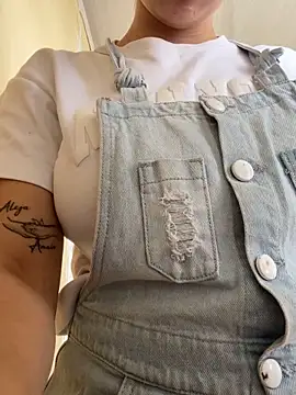 Snapshot of Shayla--broos chatting on 9, 2, 2026 Shayla--broos online show from 9, 2, 2026