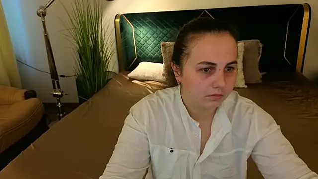 MikaFoxy online show from 4, 4, 2026