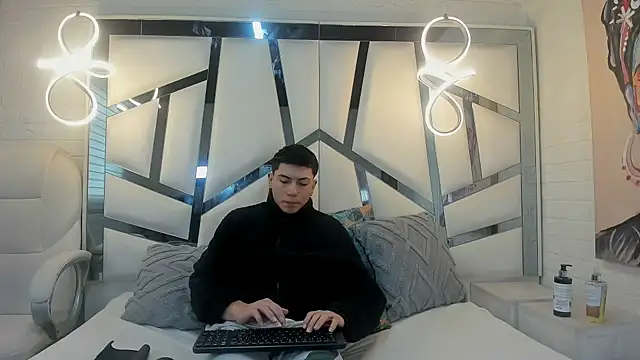 ScarlettAndLucas online show from 2, 3, 2026