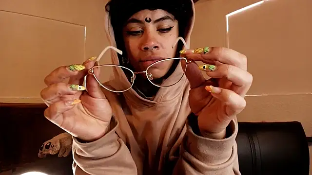 Canela Osada  online show from 5, 2, 2026