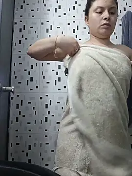 yessica gomez01 online show from 17, 5, 2026