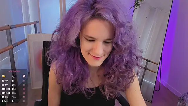 Snapshot of AuraLaunni chatting on 5, 6, 2026 AuraLaunni online show from 5, 6, 2026