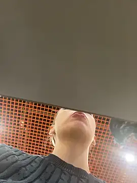 Snapshot of LeiaMood chatting on 2, 2, 2026 LeiaMood online show from 2, 2, 2026