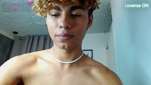 Snapshot of Anyelo_Twink chatting on 4, 7, 2026 Anyelo Twink online show from 4, 7, 2026