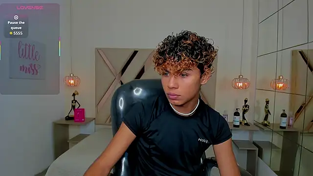 Anyelo Twink online show from 28, 5, 2026