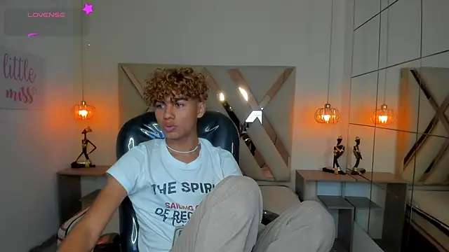 Snapshot of Anyelo_Twink chatting on 10, 7, 2026 Anyelo Twink online show from 10, 7, 2026