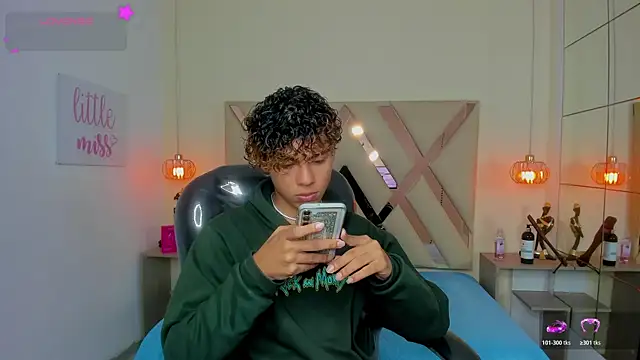 Snapshot of Anyelo_Twink chatting on 24, 6, 2026 Anyelo Twink online show from 24, 6, 2026